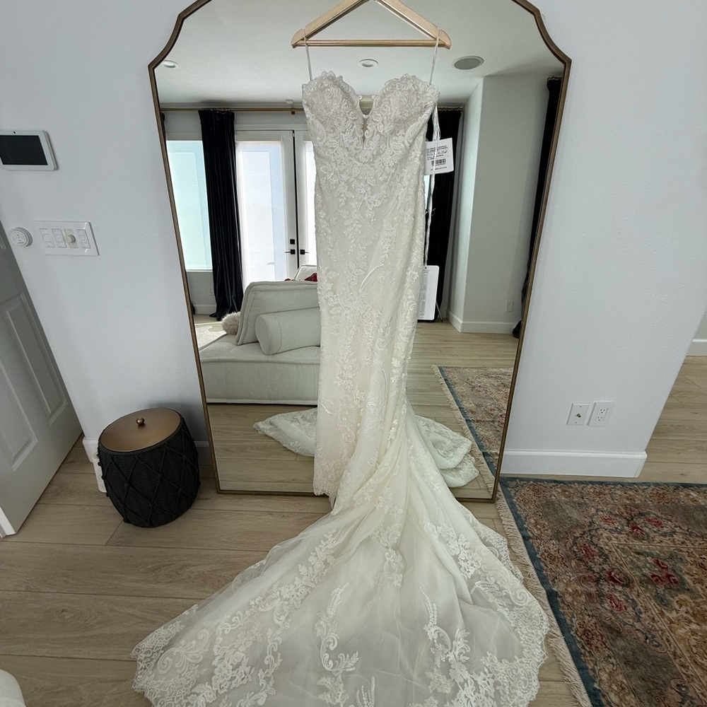 Pronovias Wedding Dress with Veil and Tulle shirt cover. New-tags attached. - Picture 11 of 15